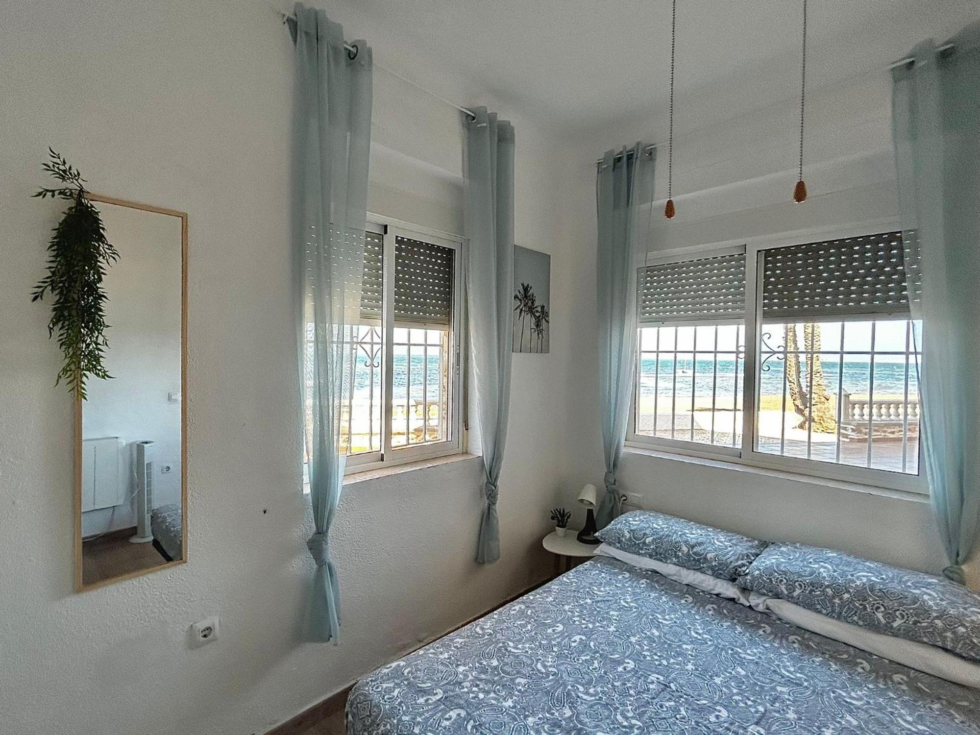 Apartamento Mar Menor, Los Urrutias - Beachfront Apartment With Patio Under New Management Since July 2024 Cartagena Eksteriør billede